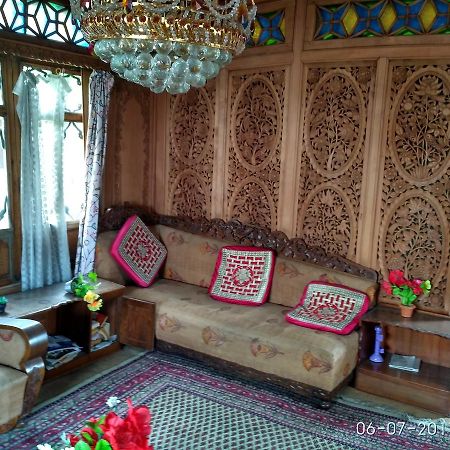 Bed and Breakfast House Boat New Manora Сринагар Экстерьер фото