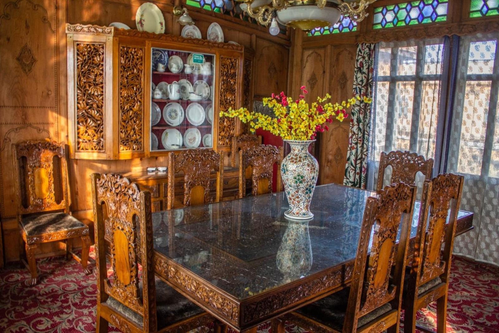 Bed and Breakfast House Boat New Manora Сринагар Экстерьер фото