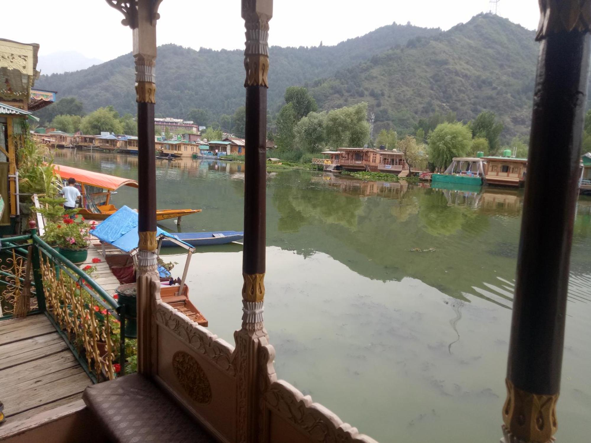 Bed and Breakfast House Boat New Manora Сринагар Экстерьер фото