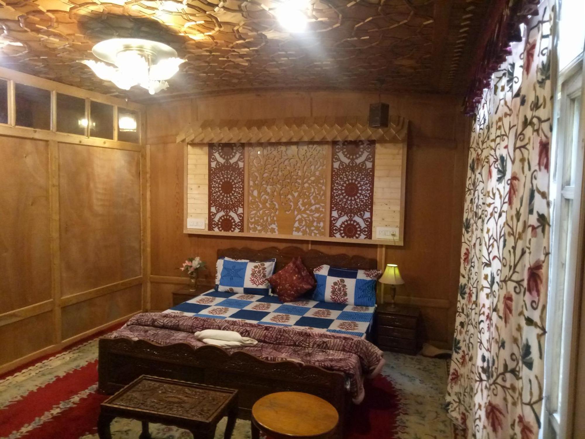 Bed and Breakfast House Boat New Manora Сринагар Экстерьер фото
