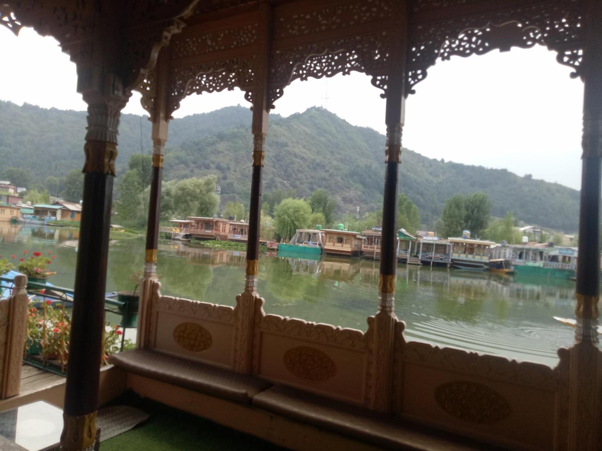 Bed and Breakfast House Boat New Manora Сринагар Экстерьер фото