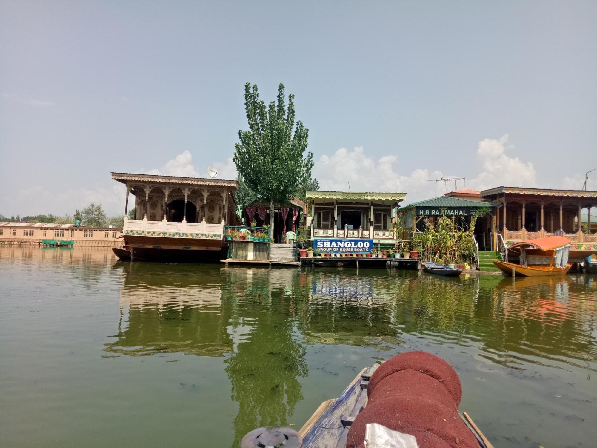 Bed and Breakfast House Boat New Manora Сринагар Экстерьер фото