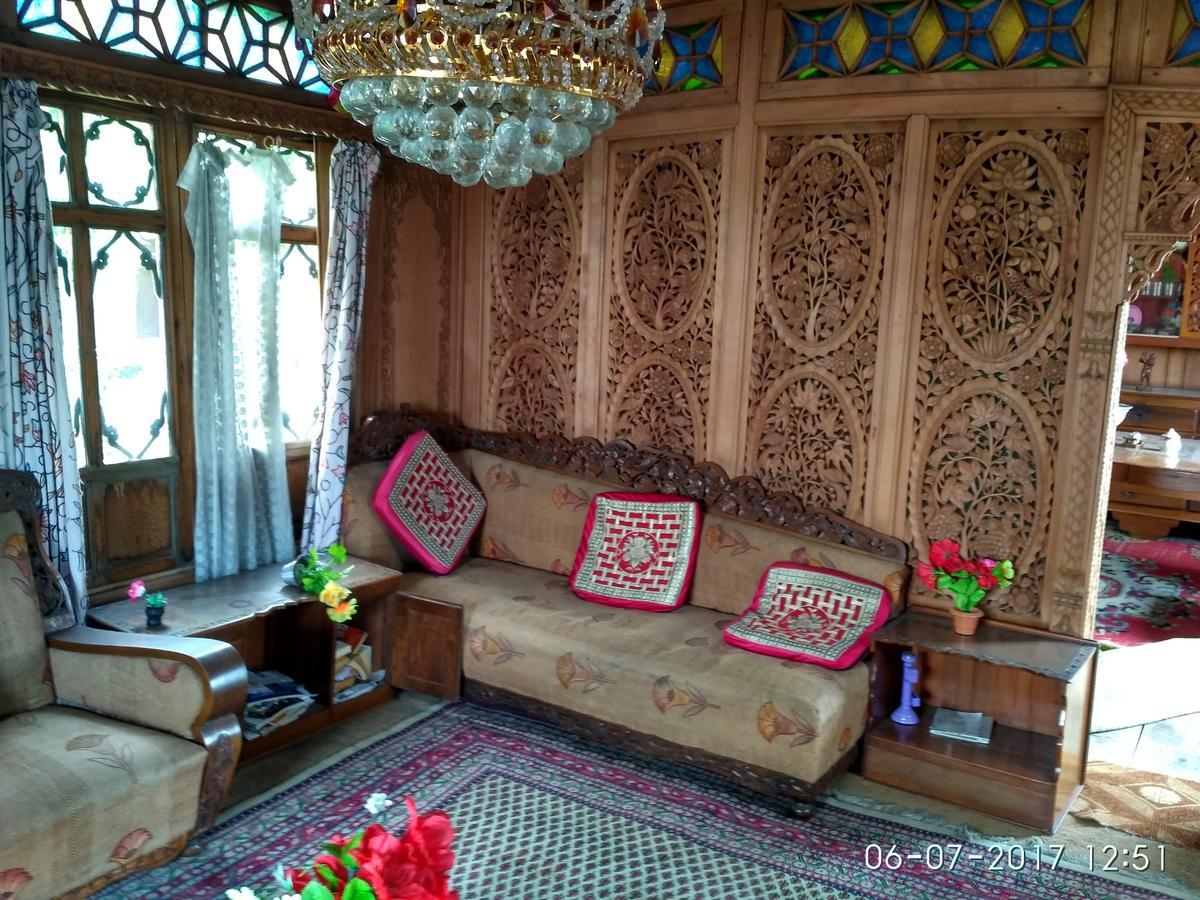 Bed and Breakfast House Boat New Manora Сринагар Экстерьер фото