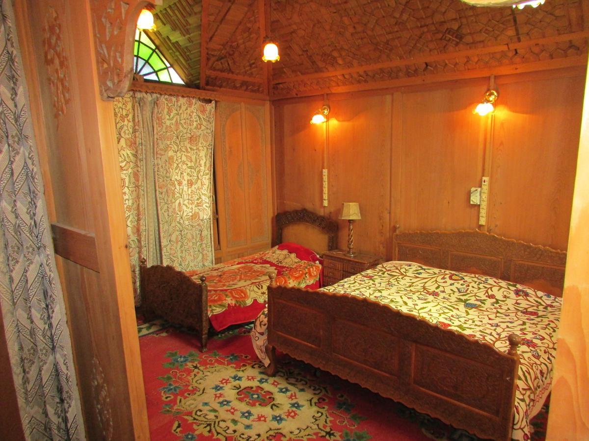 Bed and Breakfast House Boat New Manora Сринагар Экстерьер фото