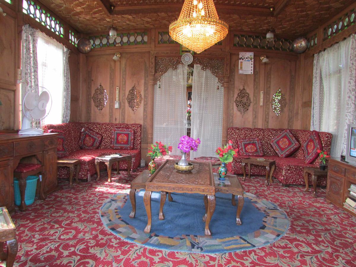 Bed and Breakfast House Boat New Manora Сринагар Экстерьер фото
