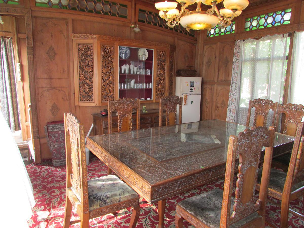 Bed and Breakfast House Boat New Manora Сринагар Экстерьер фото