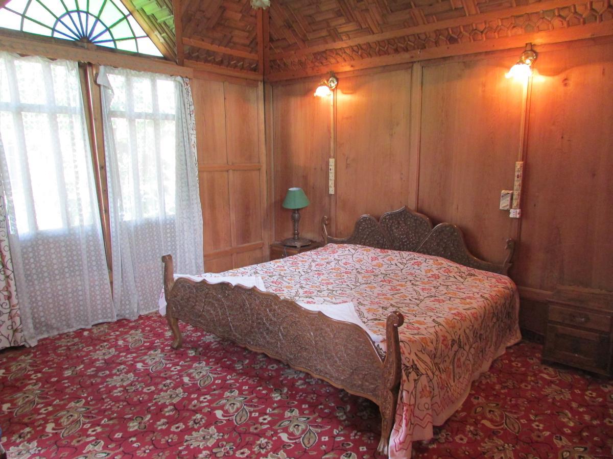 Bed and Breakfast House Boat New Manora Сринагар Экстерьер фото