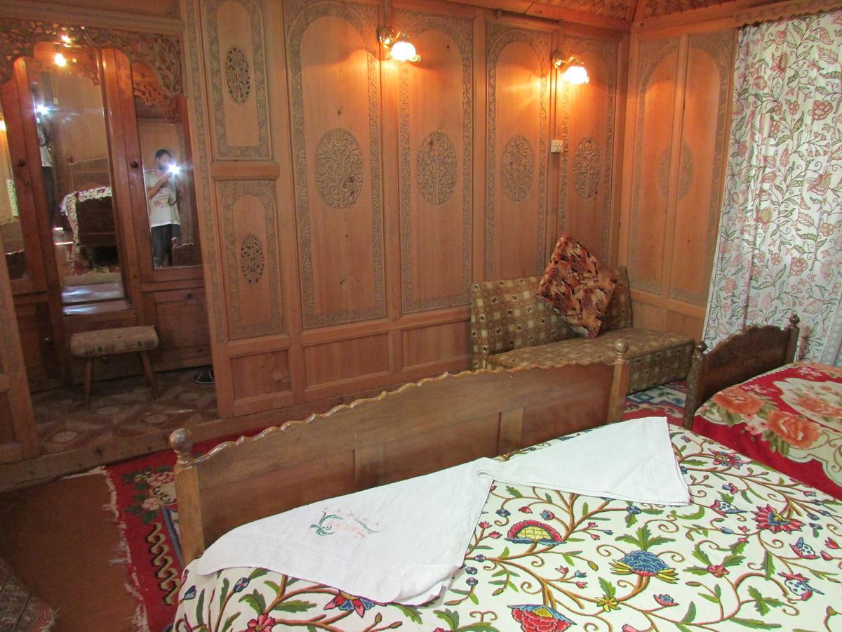 Bed and Breakfast House Boat New Manora Сринагар Экстерьер фото
