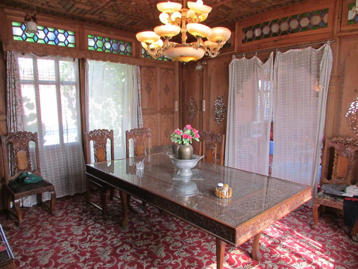 Bed and Breakfast House Boat New Manora Сринагар Экстерьер фото