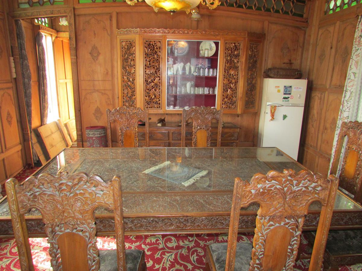 Bed and Breakfast House Boat New Manora Сринагар Экстерьер фото