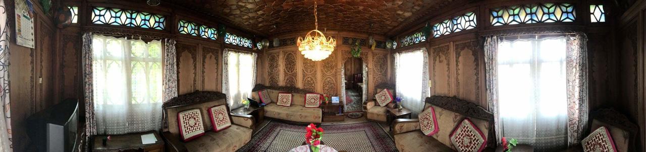 Bed and Breakfast House Boat New Manora Сринагар Экстерьер фото